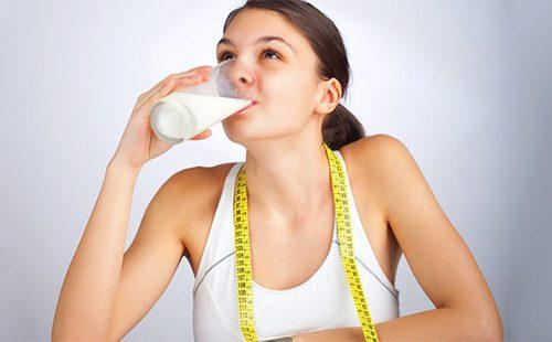 Girl with a yellow meter on the neck