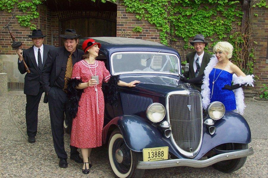 Chicago-style clothing captivated by glamor