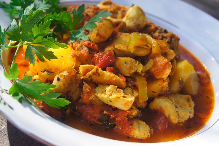Chakhokhbili from chicken with potatoes