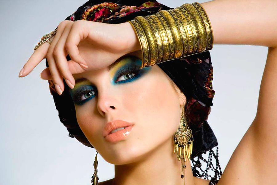 Oriental makeup