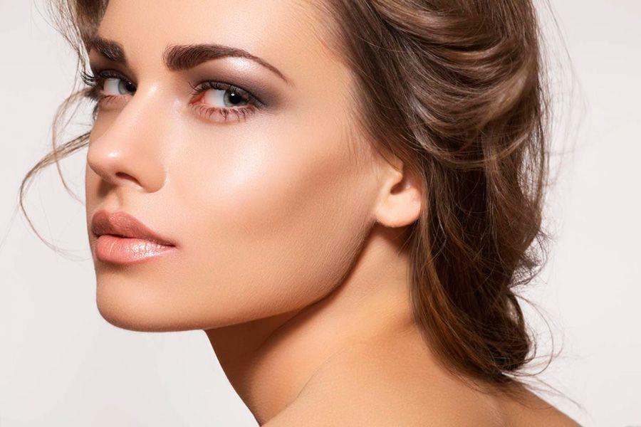 Beautiful woman (face close-up)