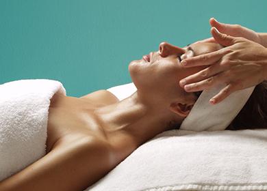 Facial massage in the salon