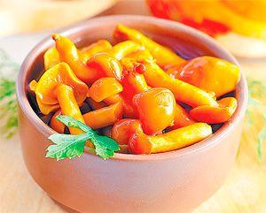 Instant mushrooms in a bowl on a table
