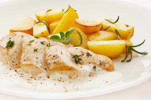 Chicken fillet with cheese and potato sauce