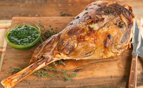 Baked lamb leg with sauce