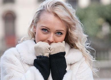 Girl closed her lips