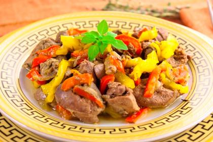 Ready-made chicken liver dish with apples on a plate