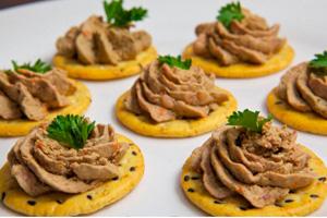 Chicken liver paste crackers