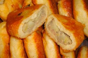 Fried pies with liver and potatoes