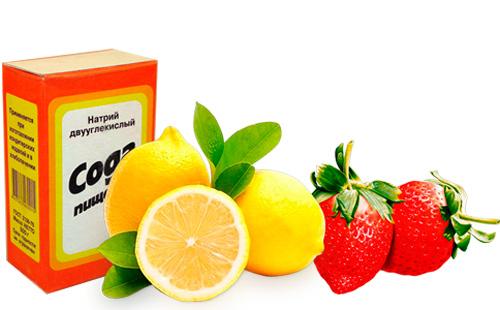 Baking soda, lemon and strawberries