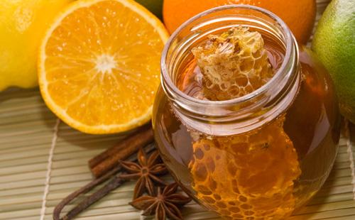 Honey comb and lemon