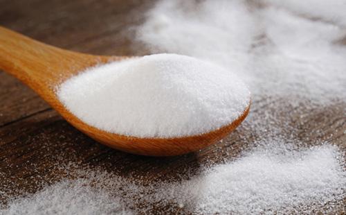 Soda on a wooden spoon with a slide