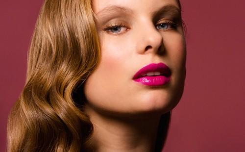 Girl with wavy hair and puffy lips.