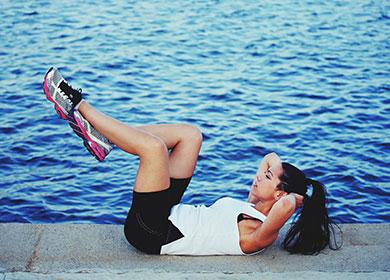 Girl shakes the press