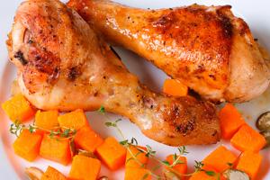 Chicken with pieces of pumpkin and thyme