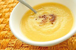 Porridge for children decorated with cinnamon