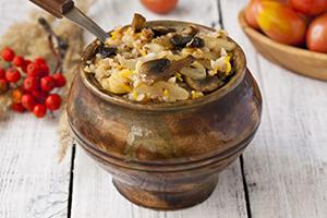 Eating from a clay pot is always tastier.