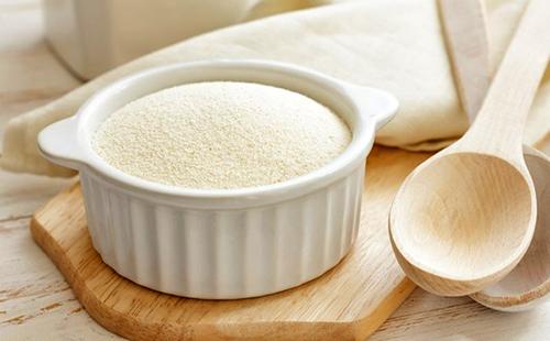 Manka is good both in the rustic kitchen and on the royal table