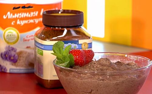Flax seeds in a bag in a glass jar and porridge with strawberries in a glass bowl