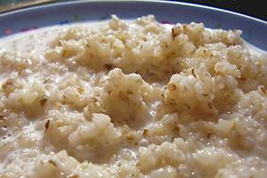 Loose and hot box in a plate with a blue border