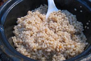 We spread the boiling cell from the multicooker bowl