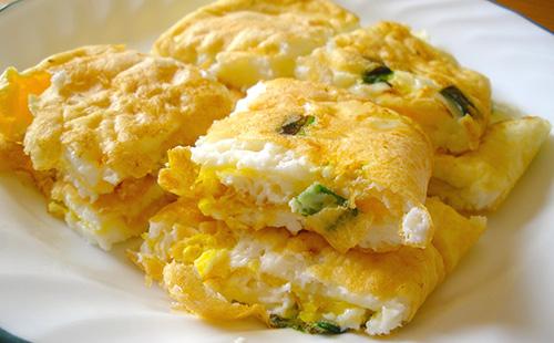 Omelette recipes  with vegetables, milk, eggs, low-calorie diet for weight loss