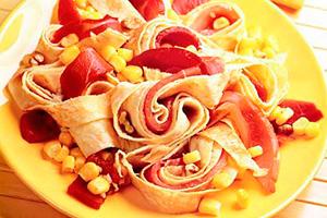 Scrambled eggs, ham and canned corn salad