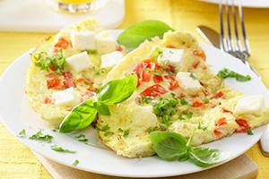 Omelet with tomatoes and feta cheese