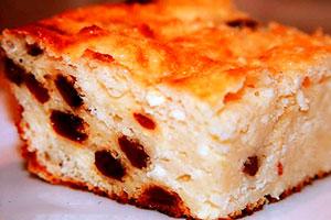 Cottage cheese casserole with raisins