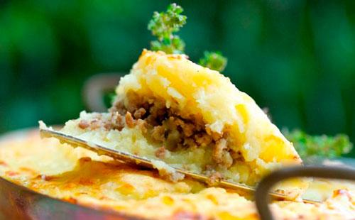 Mashed potato and minced meat casserole