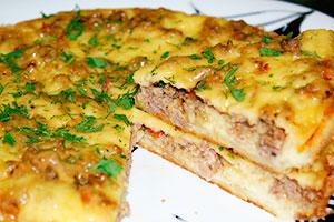 Cheese and potato casserole with minced meat