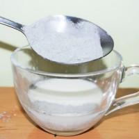 Stir the white powder in a glass cup
