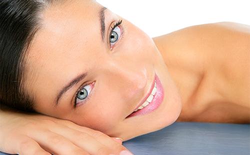 Amazing girl with blue eyes.