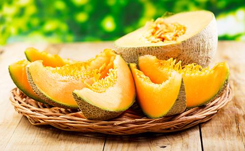 Sliced ​​melon on a wicker dish