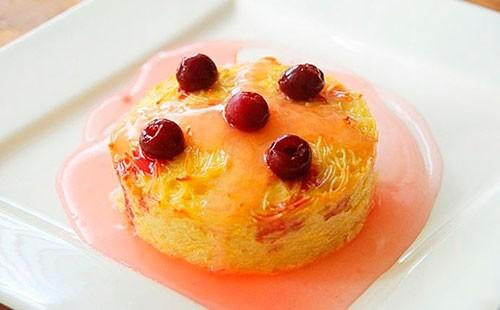 Pasta casserole with cottage cheese with jam