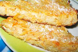 Casserole of pasta, cottage cheese and apples