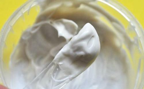 Cold and white starchy mass