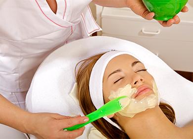 Applying a mask to the face in the cabin