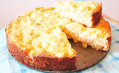 Low-calorie charlotte with apples: recipes for the oven and slow cooker