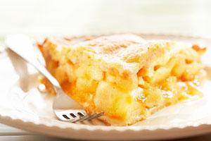 Charlotte with apples and bananas