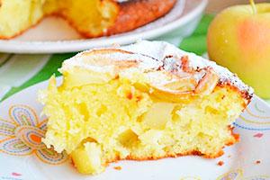 Mannik with cottage cheese and apples