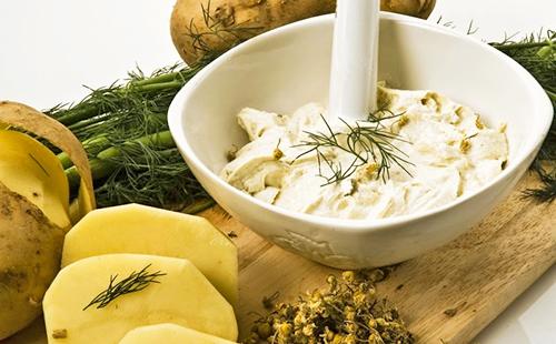 Potatoes should be crushed with a pusher directly with the peel