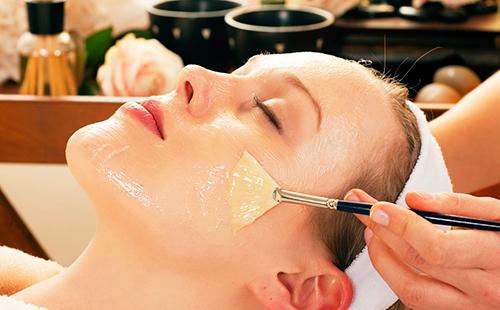 Spatula and kerchief are necessary during the procedure