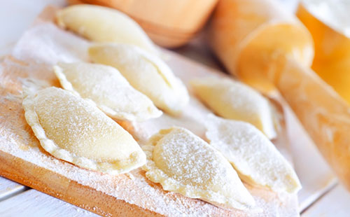 Dumplings and dumplings sprinkled with flour