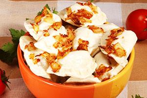 Dumplings with cracklings in a deep plate