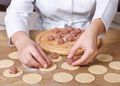 The process of molding dumplings