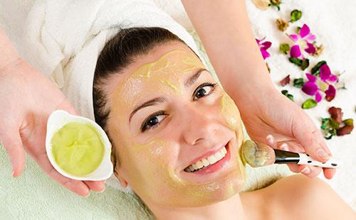 Mask with yolk for face