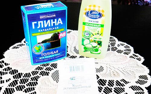 Mask of coal and clay