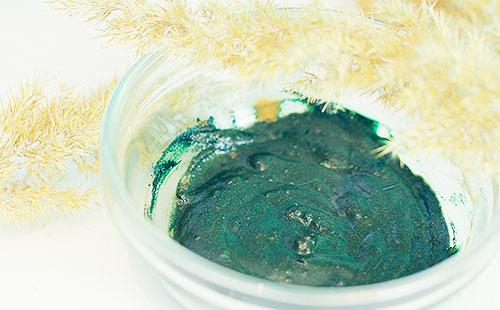 Mask with a mummy in a plate