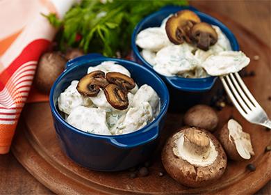 Dumplings with mushrooms
